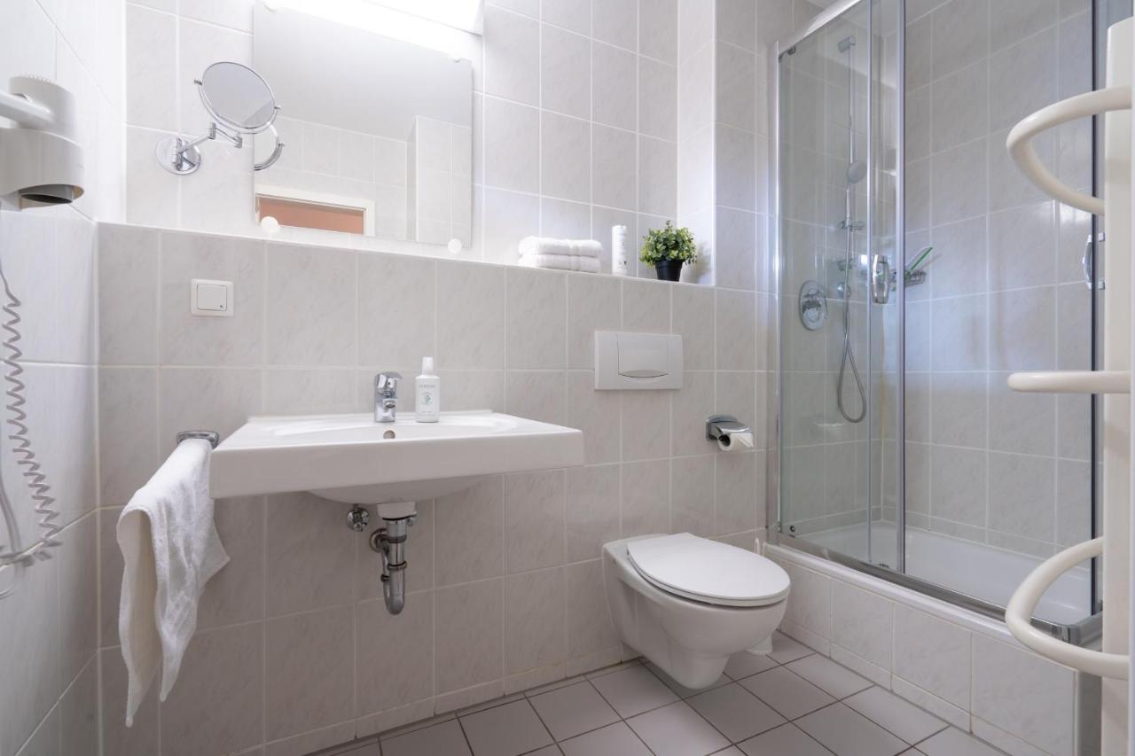 Feriendorf Rugana - Komfort Appartement Mit 1 Schlafzimmer Und Terrasse B16 Dranske Bagian luar foto